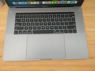 MACBOOK PRO 15" 2019 i9/32 GB RAM/1TB TOPE DE GAMA