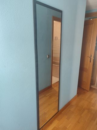 Dormitorio: Cabecero, 2 mesitas,cajonera y espejo 