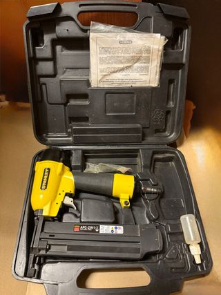 Clavadora-Grapadora Stanley APC-2IN1