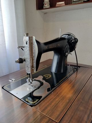 Máquina coser Alfa Antigua