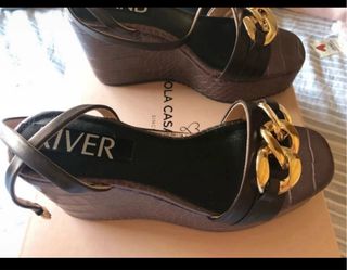 Sandalias cuña River Island doradas