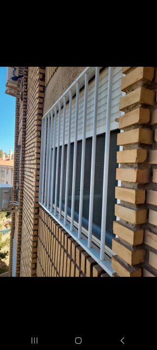 Reja ventana aluminio blanca