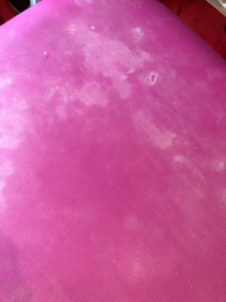 camilla plegable color rosa fucsia usada 