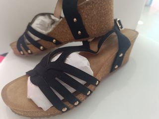 Sandalias cuña negras lady glory se puede negociar