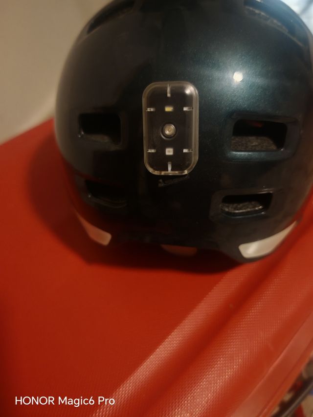 Casco da ciclismo Betwin con luce posteriore ricaricabile