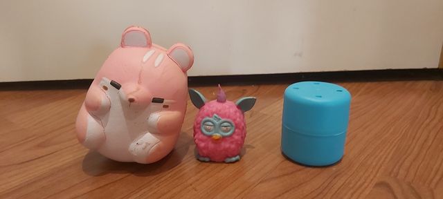 Squishy Conejo & Furby