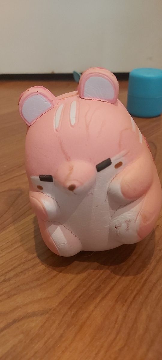 Squishy Conejo & Furby