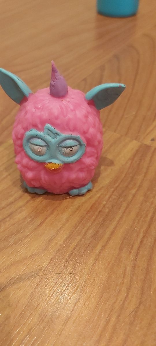 Squishy Conejo & Furby