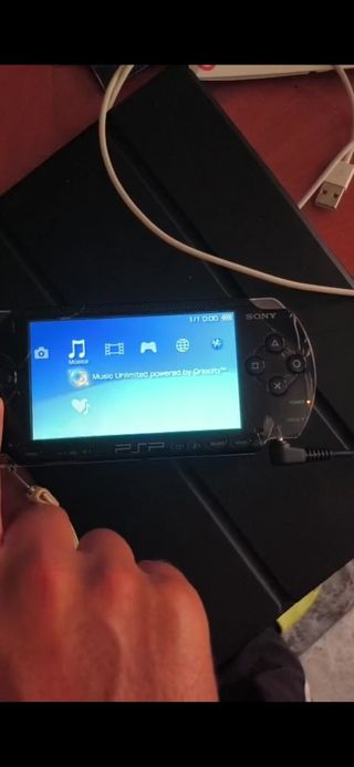 PSP Sony negra (sin cargador)