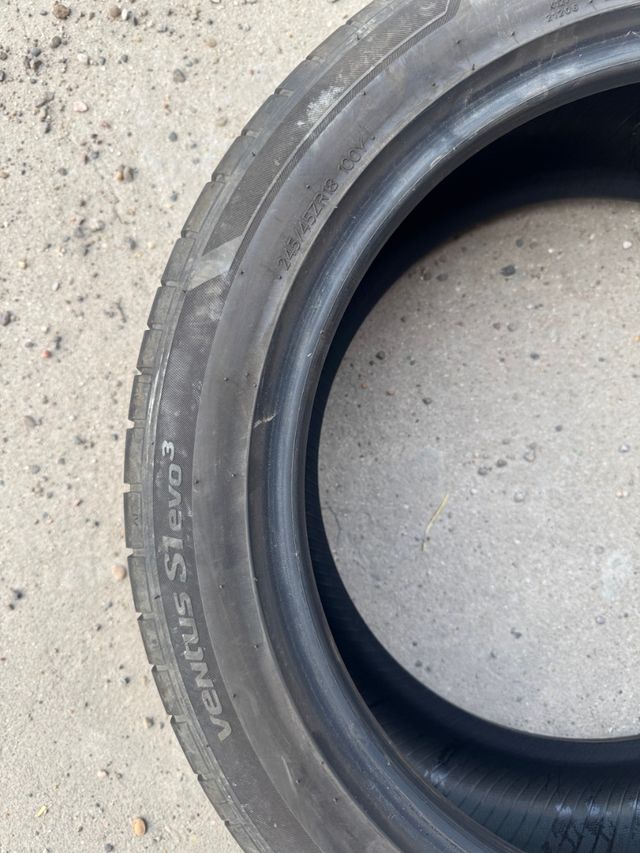 UN Neumático Hankook 245/45R18 100Y