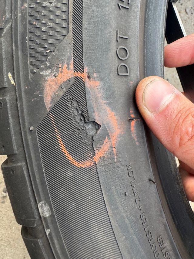 UN Neumático Hankook 245/45R18 100Y