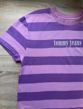 Camiseta Tommy Hilfiger rayas rosa-morada