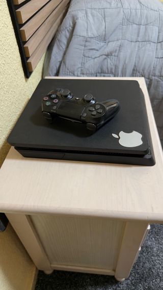 PS4 (PlayStation 4) slim