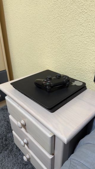 PS4 (PlayStation 4) slim