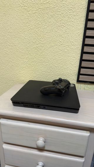 PS4 (PlayStation 4) slim