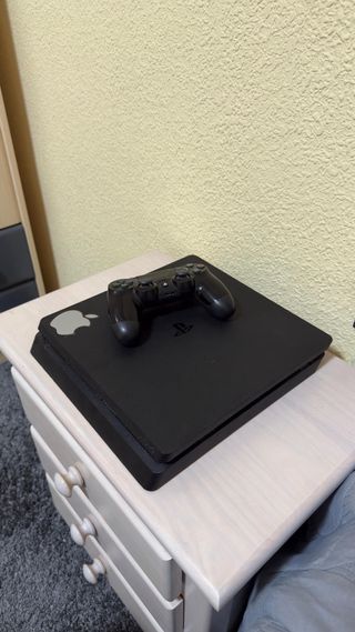 PS4 (PlayStation 4) slim