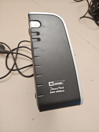 UPS Mustek 600VA 300w offline