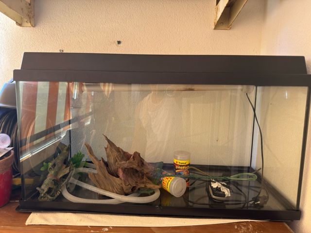 Acuario grande - Pecera negra