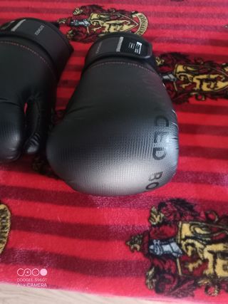 Guantes boxeo Leone y Outshock Advance de 10oz.