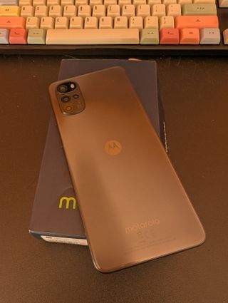 Motorola Moto G22 marrone