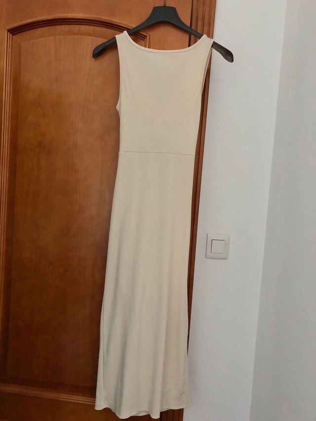 Vestido largo ajustado abertura y raja crema