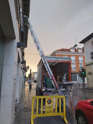 Escalera Montamuebles .