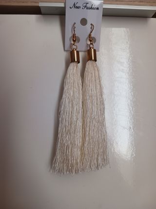 Pendientes flecos beige-dorados