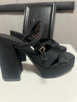 Sandalias tacón negro