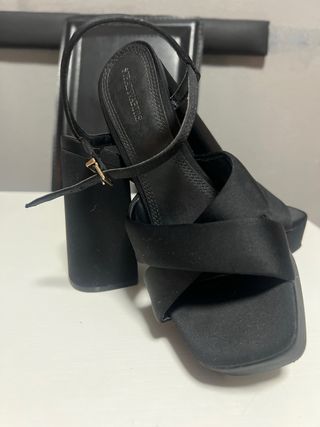 Sandalias tacón negro