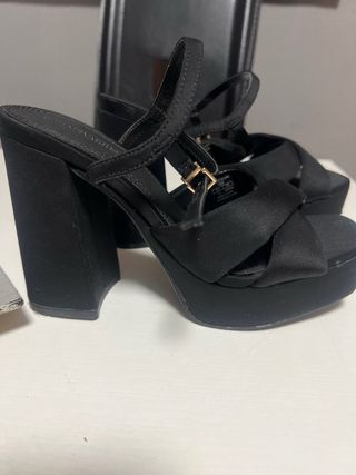 Sandalias tacón negro