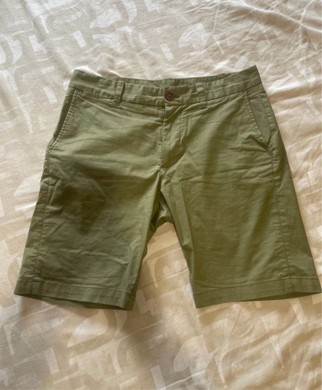 Bermudas color verde oliva