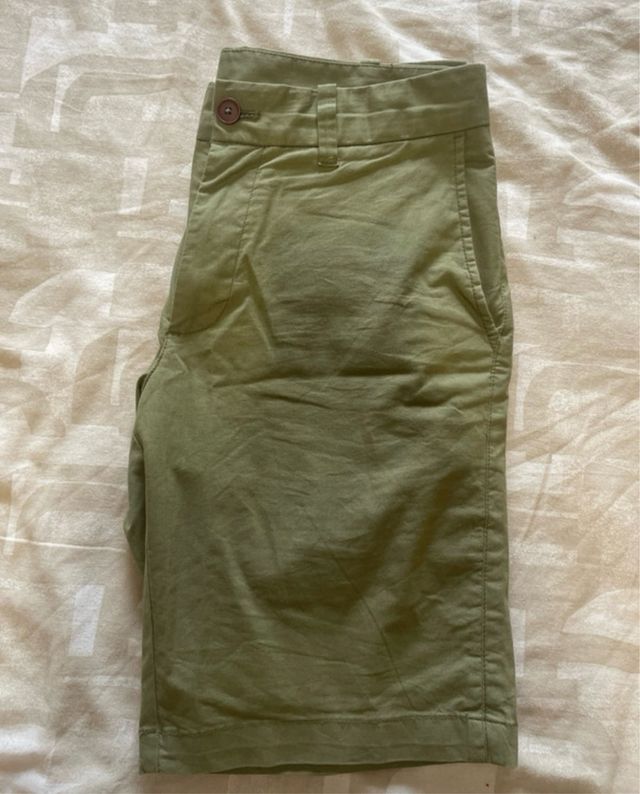 Bermudas color verde oliva