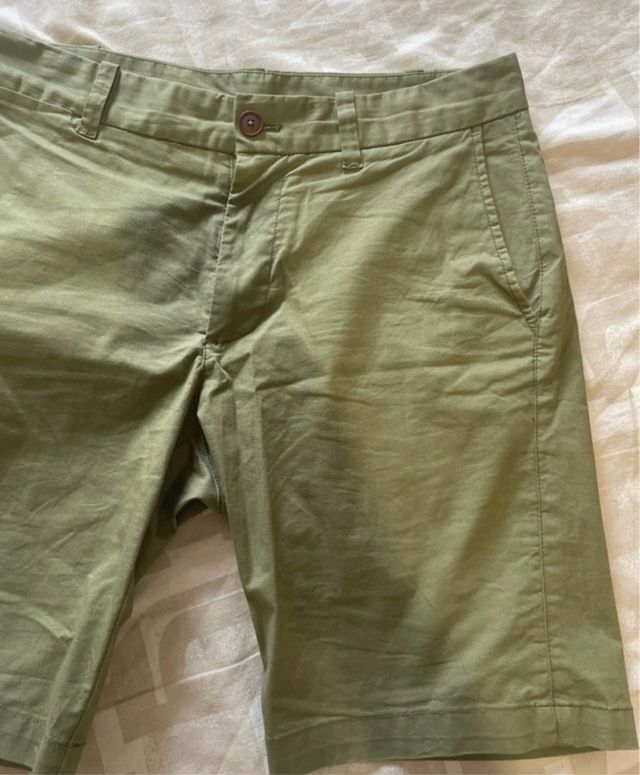 Bermudas color verde oliva