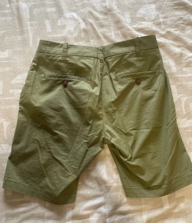 Bermudas color verde oliva