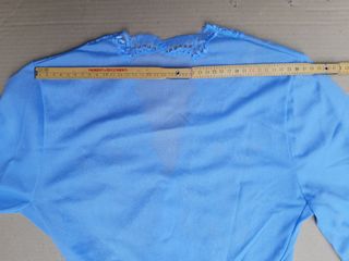 Due camicie da notte, una azzurra e una rosa