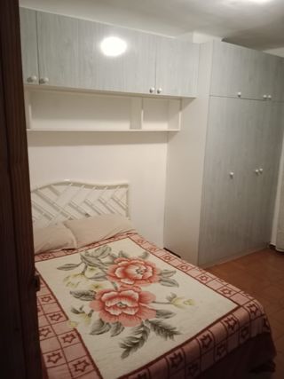 habitacion grande,se pagara fianza 250€,luz aparte