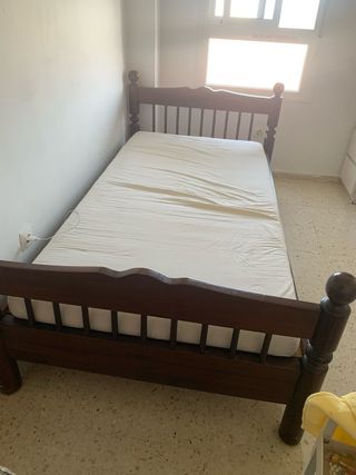 Cama madera maciza + colchon + mesilla de noche