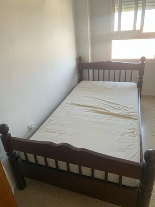 Cama madera maciza + colchon + mesilla de noche