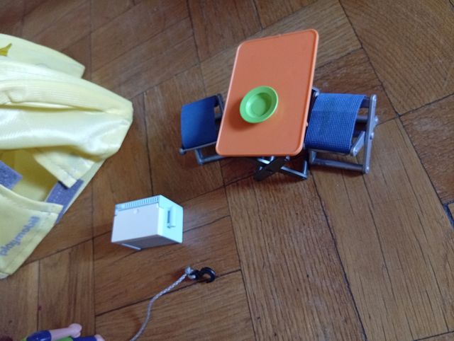 Playmobil Camping: figuras y tienda. 5435