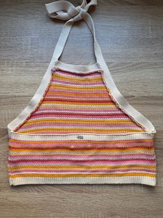 Mini falda multicolor a rayas y top a juego.