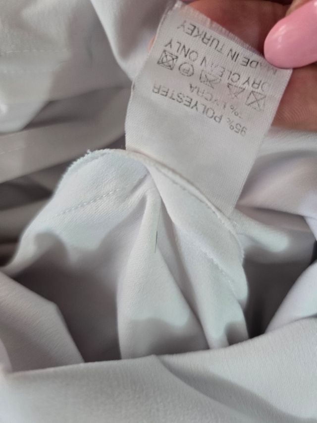 Vestito bianco elegante estivo