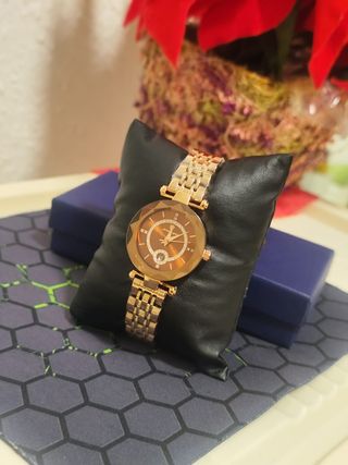 Reloj dorado mujer