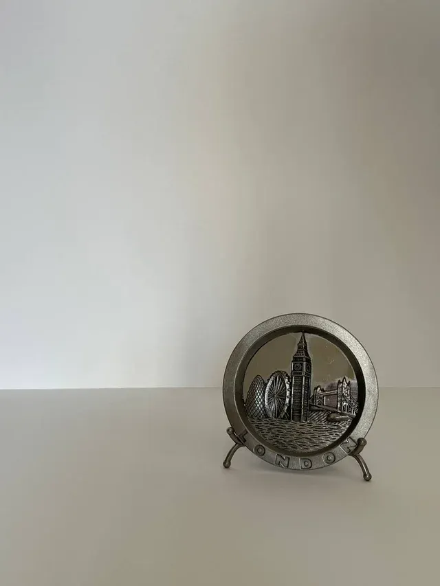 Piattino souvenir Londra con piedistallo nuovo