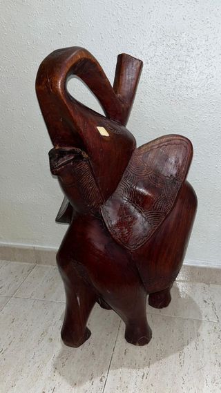 Elefante madera tallada