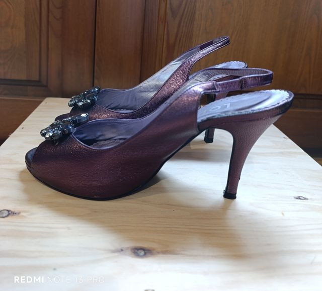 Sandalias Lodi tacón, color berenjena de segunda mano por 30 EUR