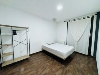 Es lloga habitació a Cassà de la Selva - gossos sí