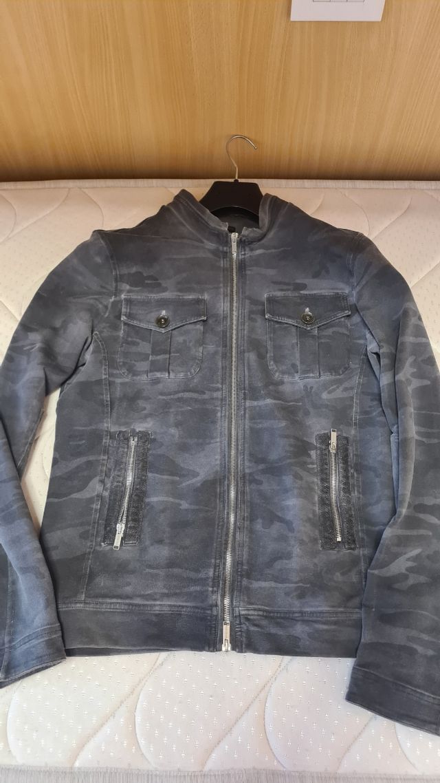 Giubbino mimetico grigio-nero