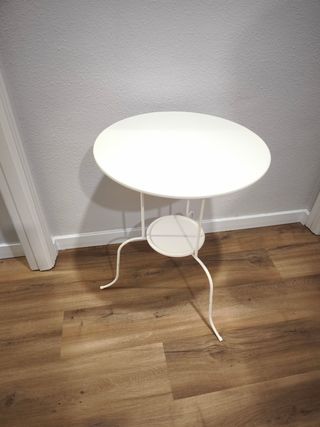 Mesa blanca metal redonda