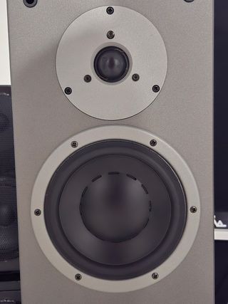 Altavoces Dynaudio Audience 62 cerezo y gris