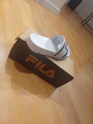 Chanclas Fila blancas